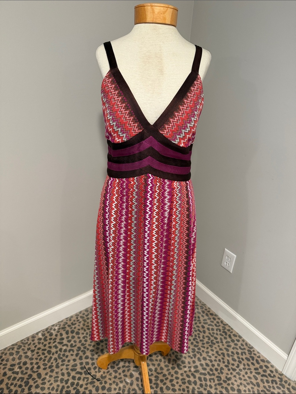 Kay Unger Sleeveless V-Neck Pink Chevron Knit Dress